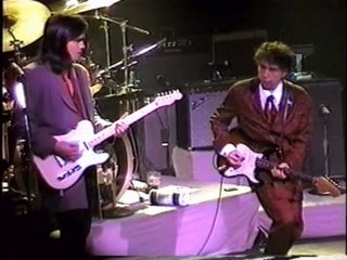 Dylan jams with bandmate Larry Campbell at Irving Plaza, New York City, 1997